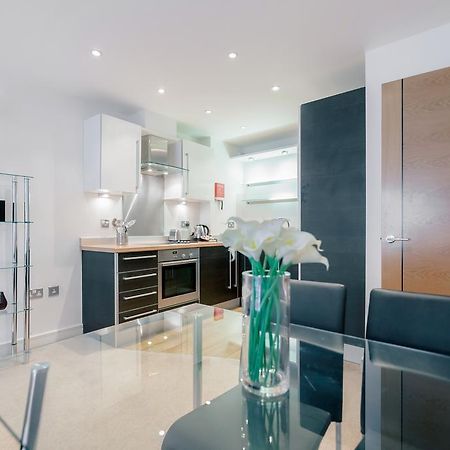 Roomspace Serviced Apartments - Abbot'S Yard Гілфорд Екстер'єр фото