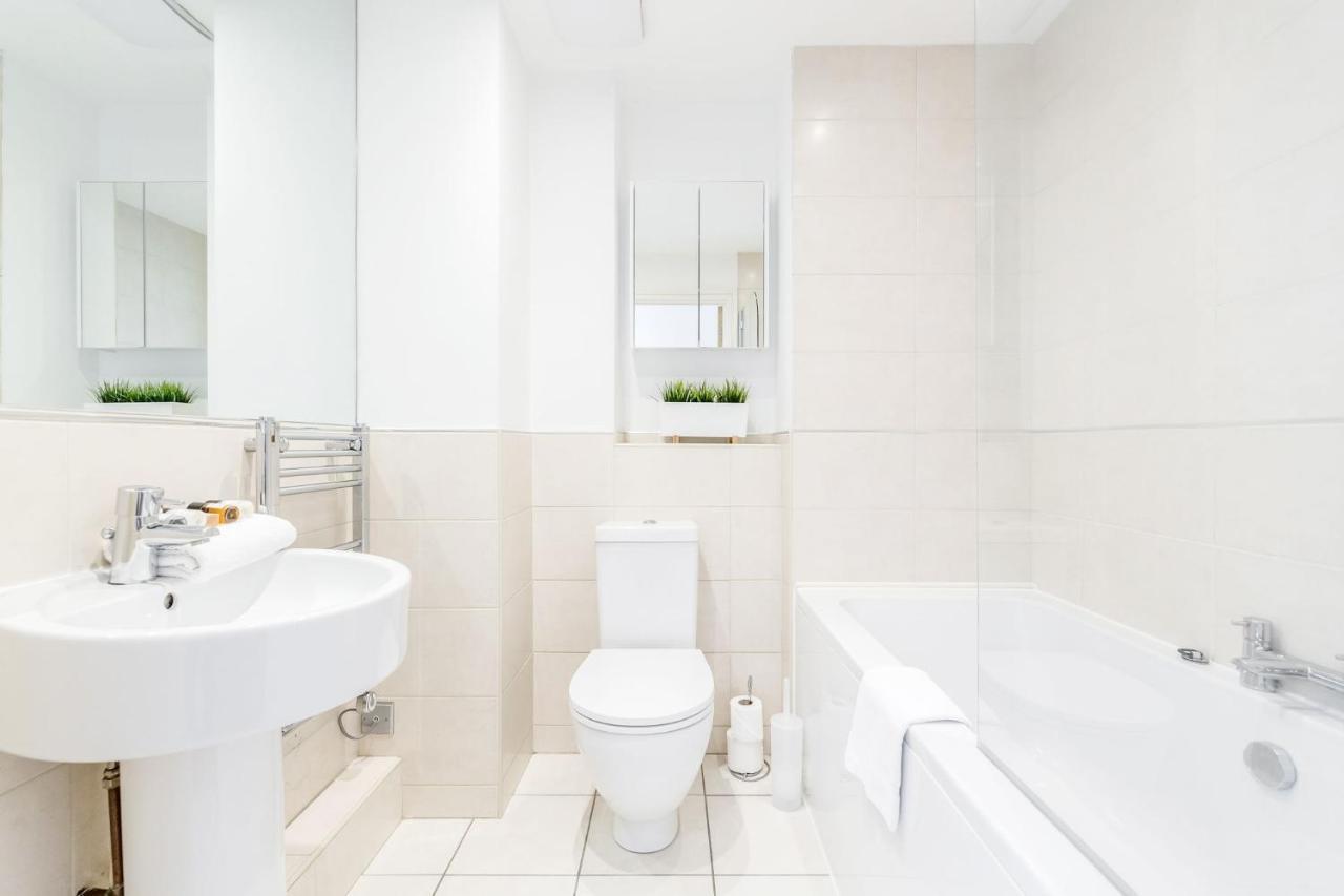 Roomspace Serviced Apartments - Abbot'S Yard Гілфорд Екстер'єр фото