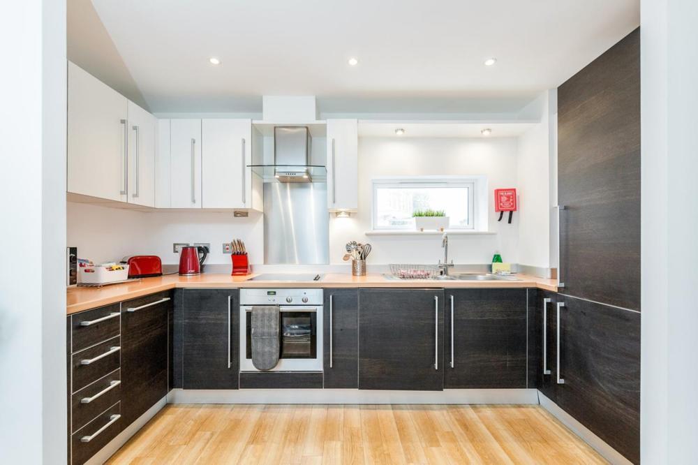 Roomspace Serviced Apartments - Abbot'S Yard Гілфорд Екстер'єр фото