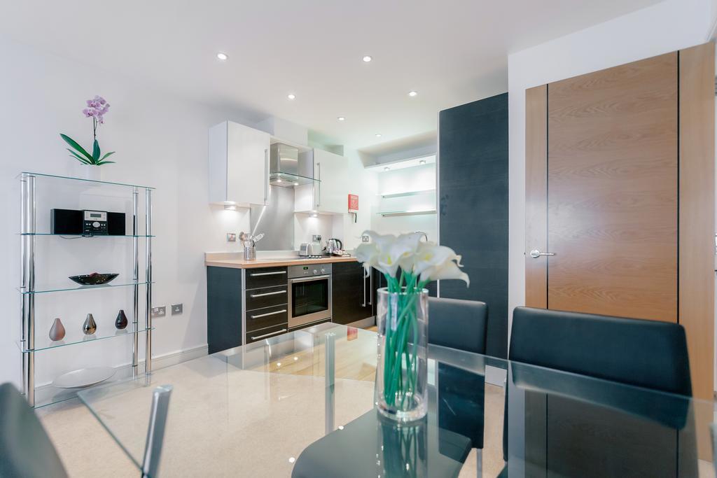 Roomspace Serviced Apartments - Abbot'S Yard Гілфорд Екстер'єр фото